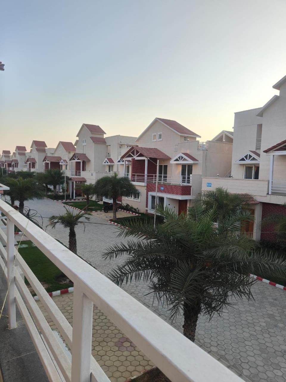 Villa In Vrindavan, Hare Krishna M Extérieur photo
