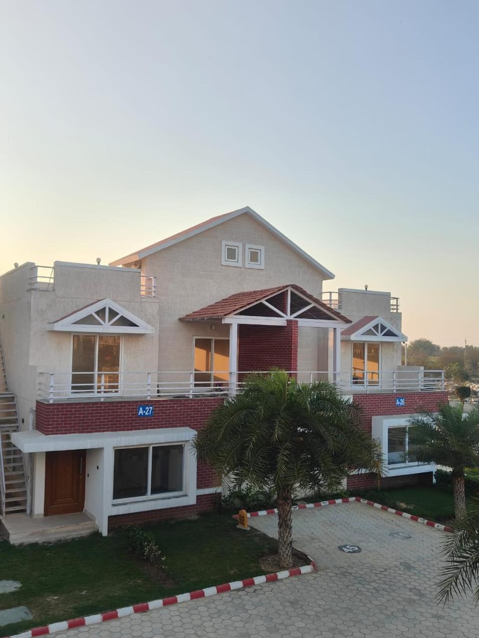 Villa In Vrindavan, Hare Krishna M Extérieur photo