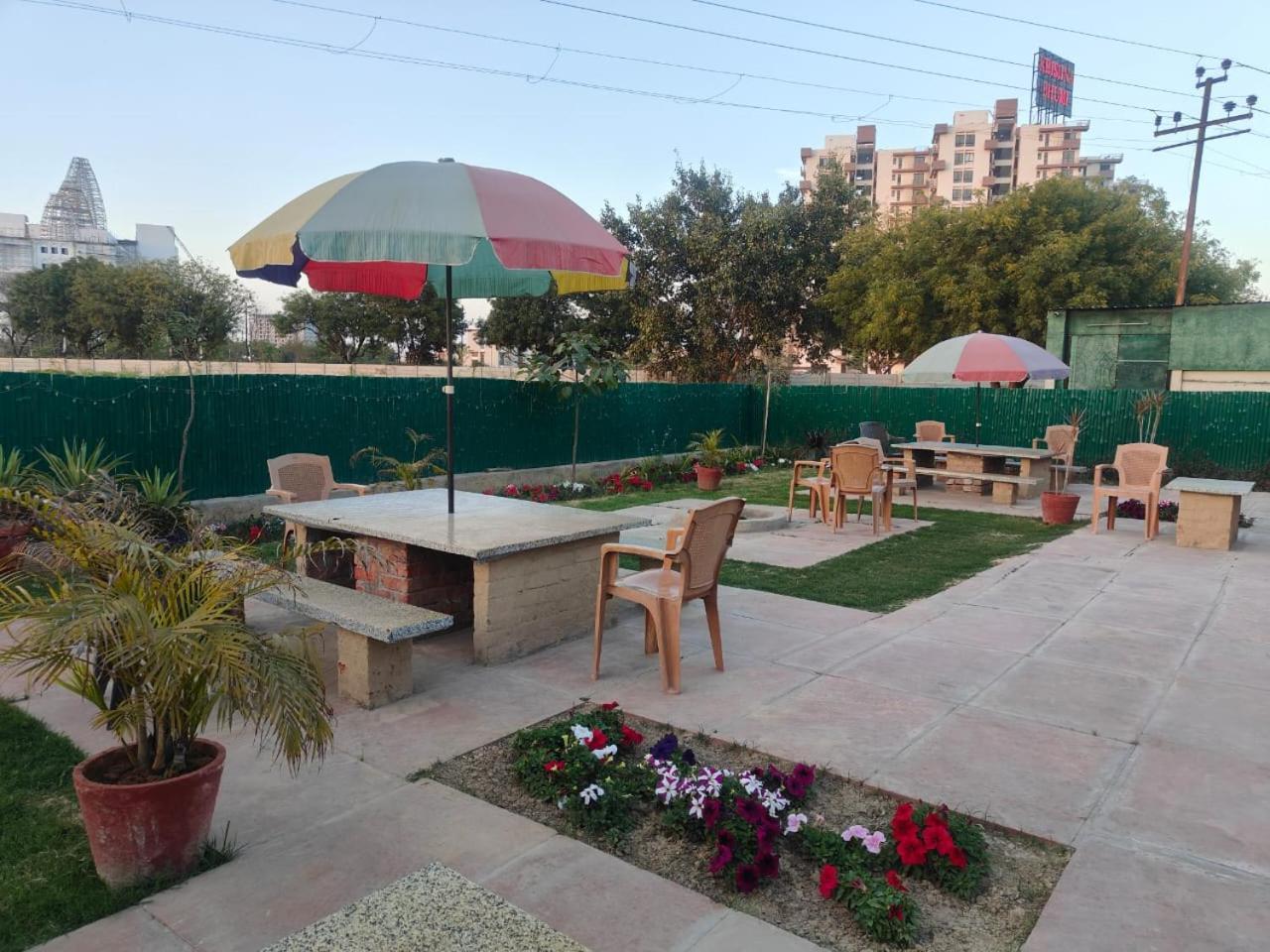 Villa In Vrindavan, Hare Krishna M Extérieur photo